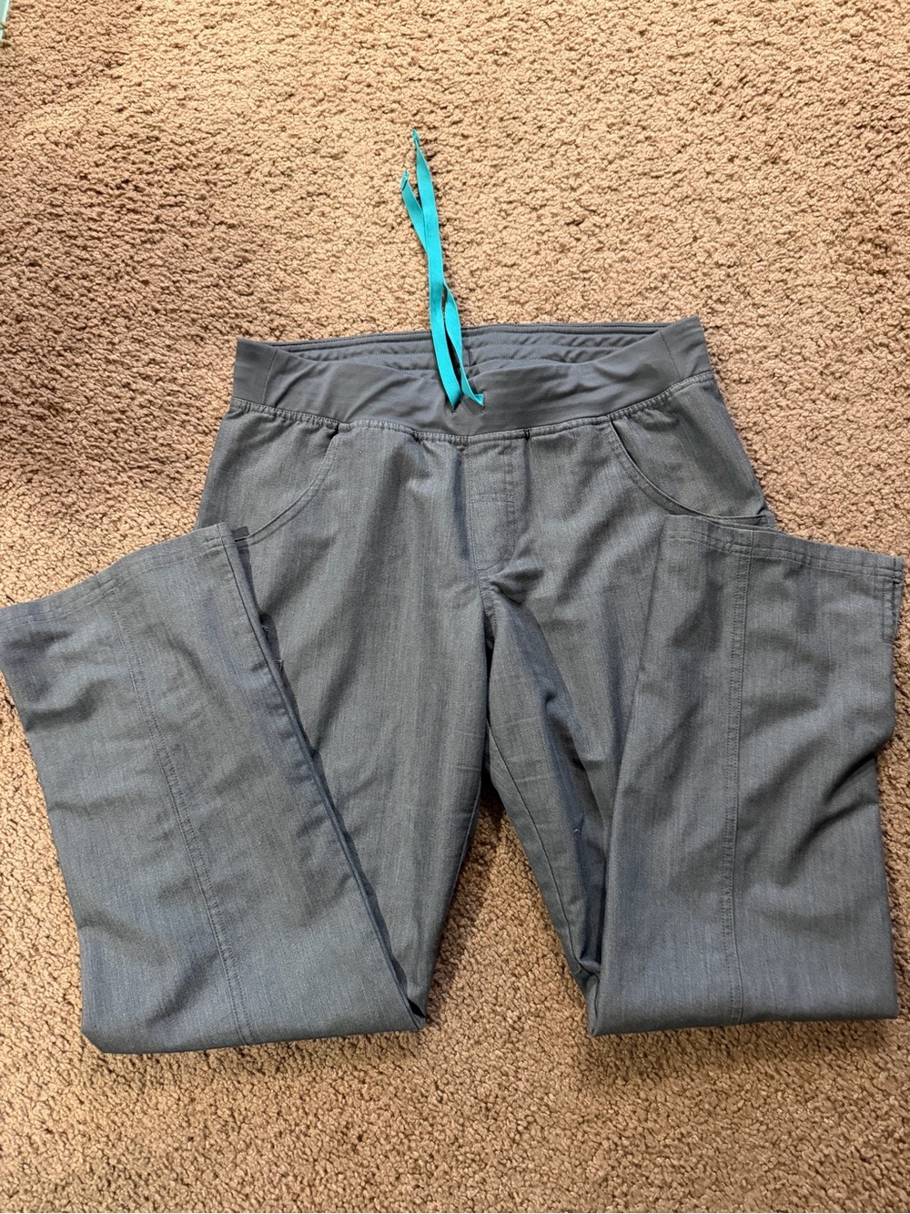 Figs Cade cargo Graphite scrub pant